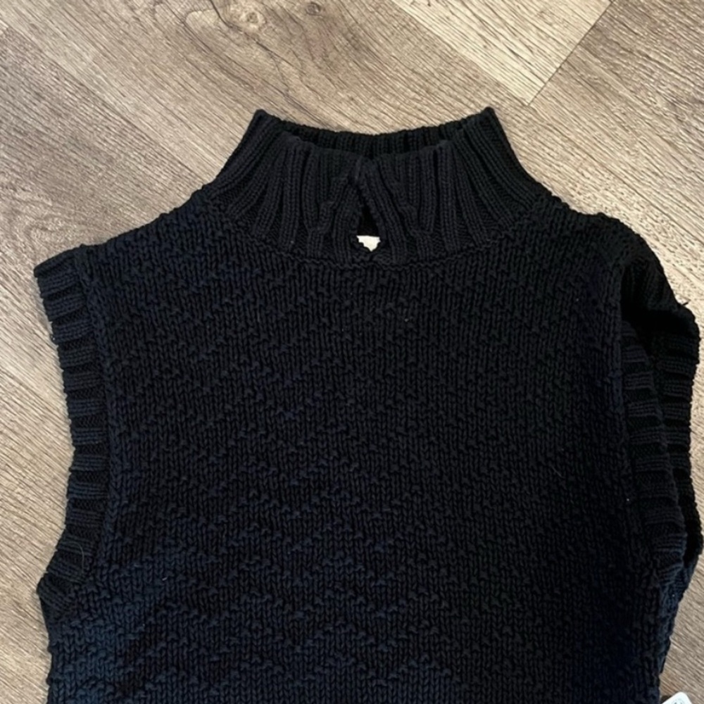 Free People winding road tank black sweater crop tank. Size XS but fits a medium